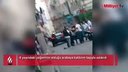Dayı, 4 yaşındaki yeğeninin olduğu arabaya kaldırım taşıyla saldırdı