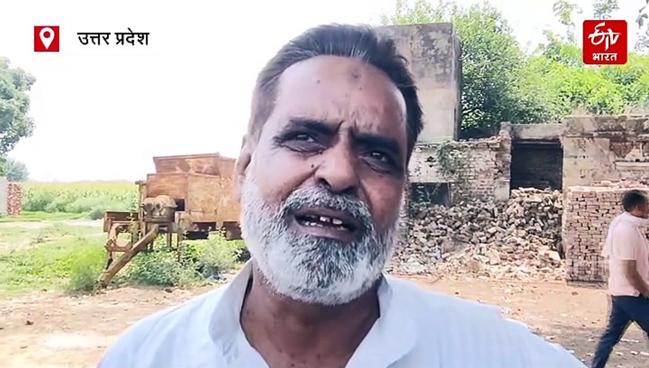 संभल में मस्जिद-मंदिर पर चला बुलडोजर; सड़क पर बने हैं दोनों धार्मिक स्थल, PWD ने दिया था नोटिस