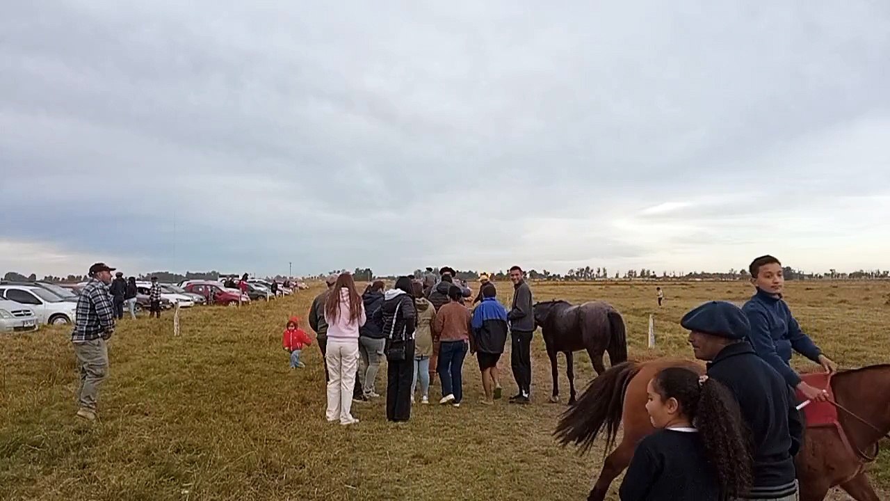 Raid de criollos sobre 7 km A y B en pista Méndez en Villa Isidoro Noblia, Cerro Largo (07/06/2025)