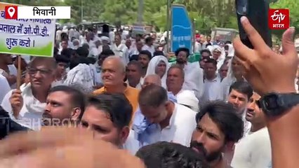 आखिर क्यों कांग्रेस नेता अनिरुद्ध चौधरी ने किया पीएम मोदी का गुणगान? विरोध प्रदर्शन के दौरान बार-बार लिया PM का नाम