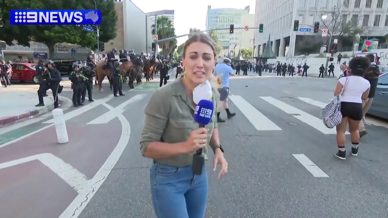 Émeutes à Los Angeles : une journaliste australienne se fait tirer dessus par la police en plein direct