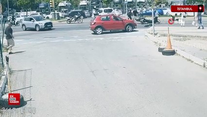 Kartal sahil yolunda görevli polisler kaza yaptı