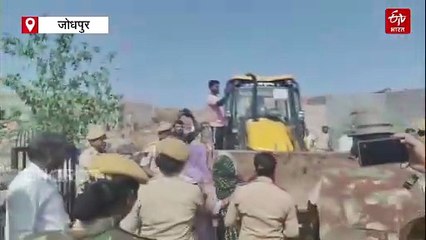 अतिक्रमण हटाने गए दस्ते पर हमला, पुलिस ने की हवाई फायरिंग-लाठी चार्ज