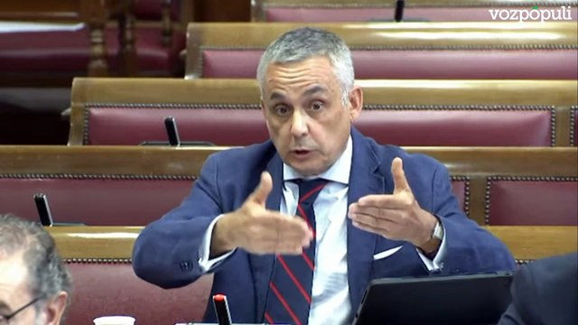 Senador de Vox interrumpe a Teresa Ribera y le 'saca los colores'