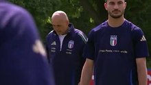 Sguardi, sorrisi e quella camminata a testa bassa: il video dell'ultimo allenamento di Spalletti