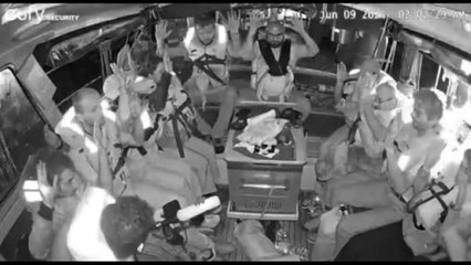 Il momento in cui Freedom Flotilla viene intercettata da Israele