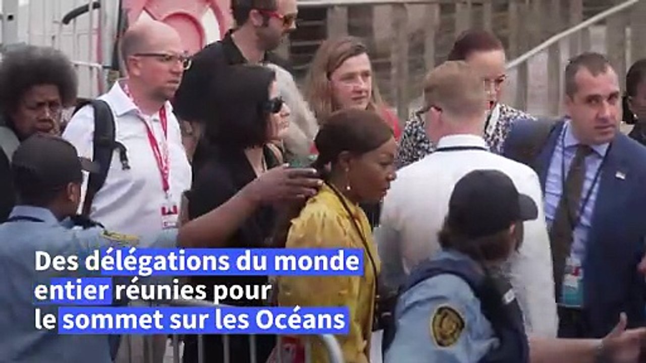 Macron appelle à la "mobilisation" pour sauver des océans "en ébullition"
