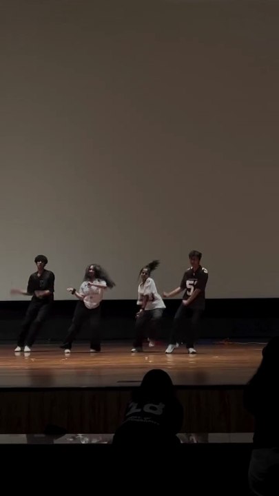 peelings telugu song dance performance 💃 @gauranggmoonndra_24#viral#dance#stage#performance