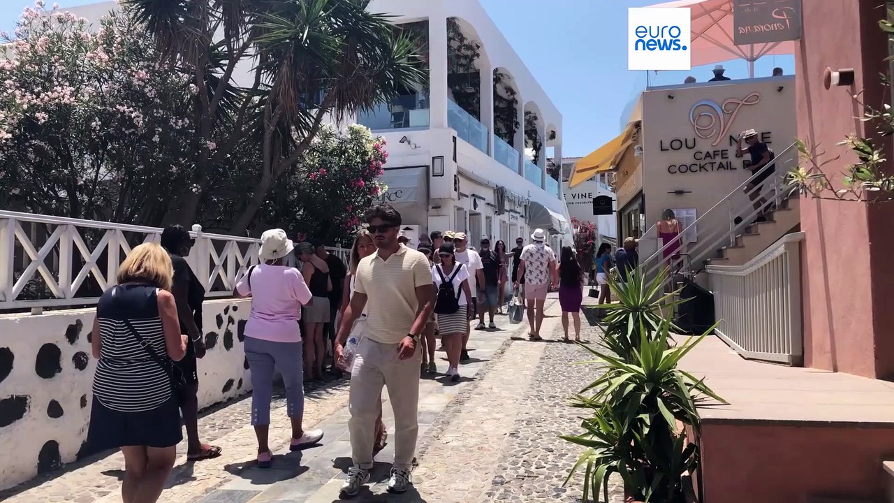 На Санторини мало туристов из-за февральского землетрясения