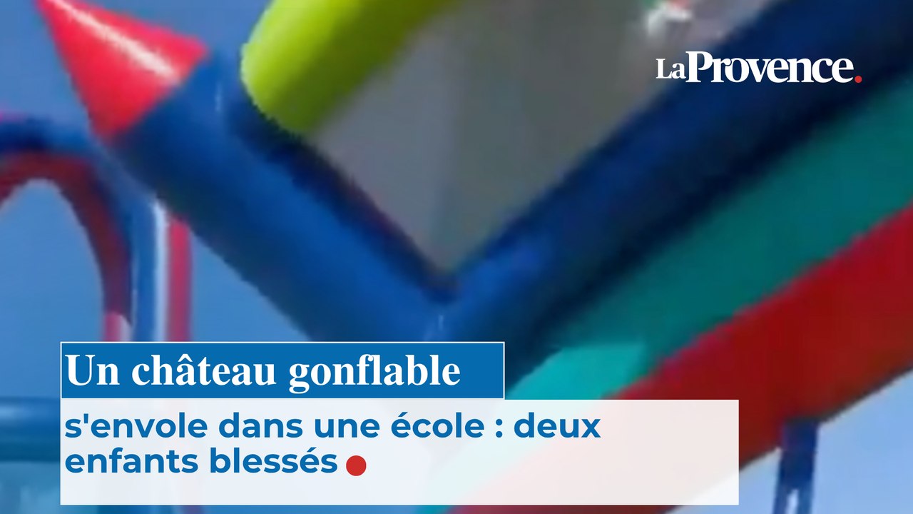 Un château gonflable s'envole dans une école :...