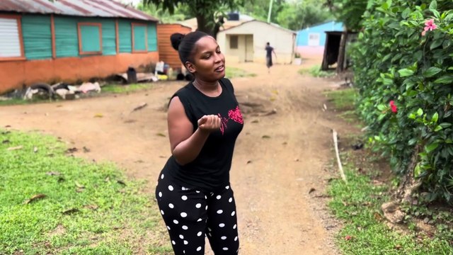 Mujer le cuenta un secreto a su amiga chism0sa El Haitiano Compale