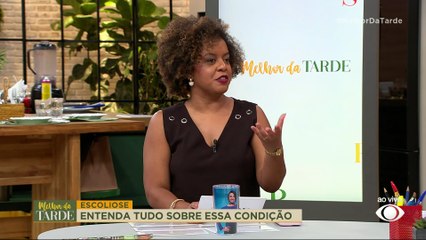 Jovem descobre escoliose com 13 anos andando na praia; veja depoimento no Melhor da Tarde