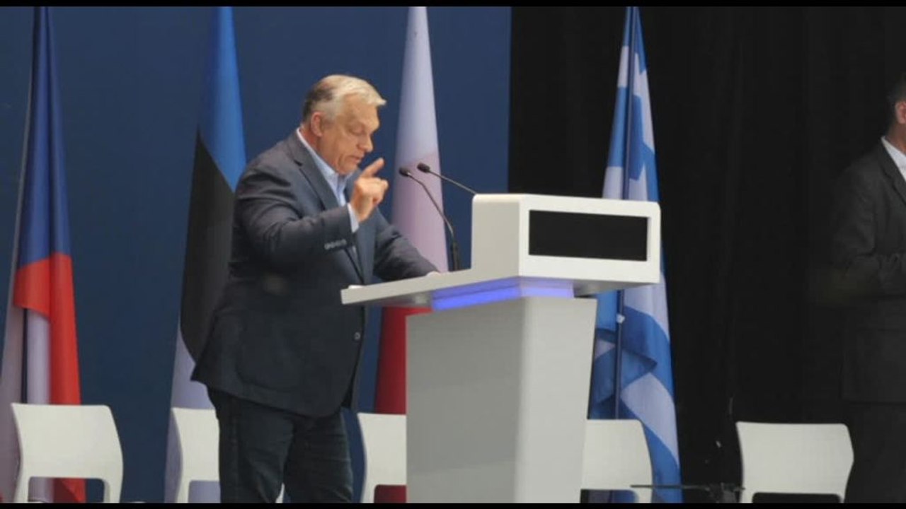 Orban attacca la politica Ue sui migranti: non staremo a guardare