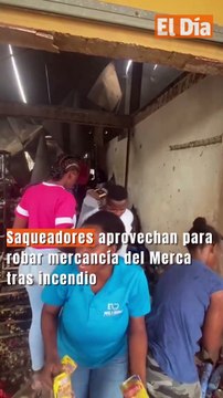 Saqueadores aprovechan para robar mercancía del Merca tras incendio