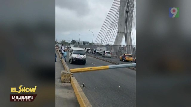 ¡Ultimo momento! Caen postes tenido eléctrico en Puente de la 17 | El Show del Mediodía