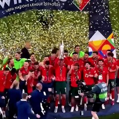 🚨 POLÉMICA CON LAMINE YAMAL: SE QUITA LA MEDALLA Y SE MARCHA 😳 ¿FALTA DE RESPETO?