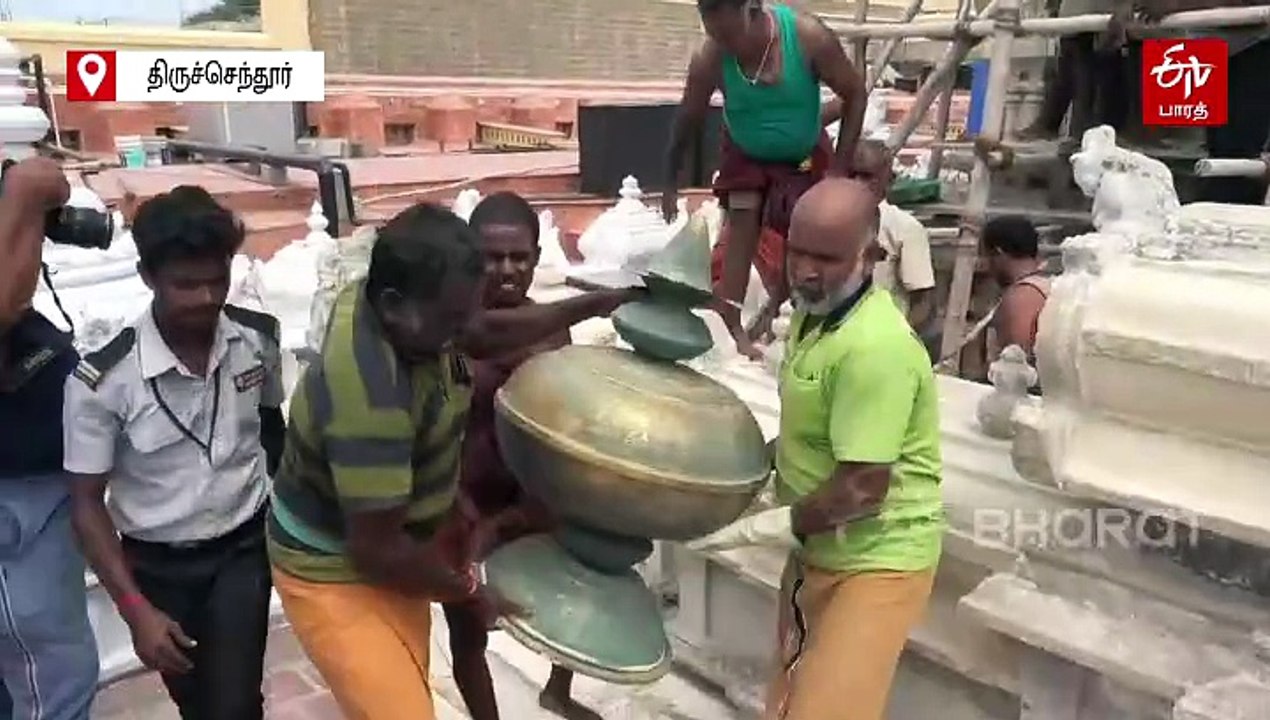 திருச்செந்தூர் கோயில்களில் குடமுழுக்கு விழா.. கோபுர கலசங்களை புதுப்பிக்கும் பணிகள் தீவிரம்!