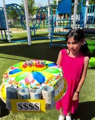 Le dí pastel lleno de billetes a madre honesta para salvar a su pequeña 😭 lloramos