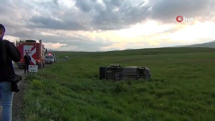 Kars’ta hafif ticari araç şarampole uçtu: 5 yaralı