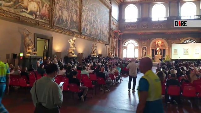 Firenze - CHIAVI CITTÀ A VASCO ROSSI, IN COMUNE FAN CANTANO VITA SPERICOLATA (09.06.25)