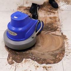 Dirty rug reveals pretty pattern after cleaning! 💧