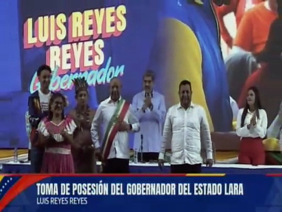 Luis Reyes Reyes junto al Poder Popular recibe la banda de la gobernación del estado Lara