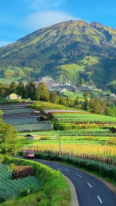 cleft mountain sumbing