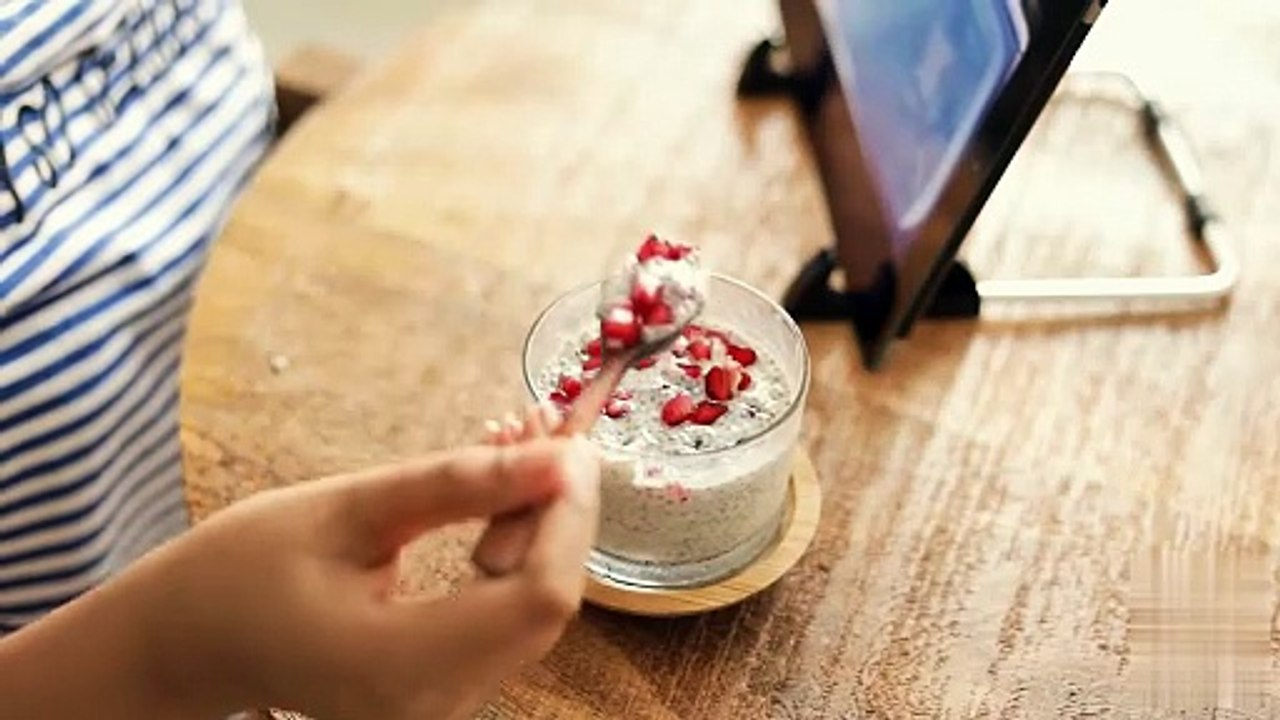 6 Delicious Ways to Eat and Drink Chia Seeds