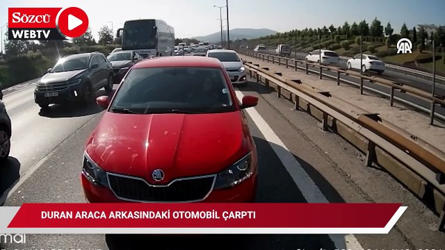 Trafikte duran araca arkasındaki otomobilin çarpması kamerada