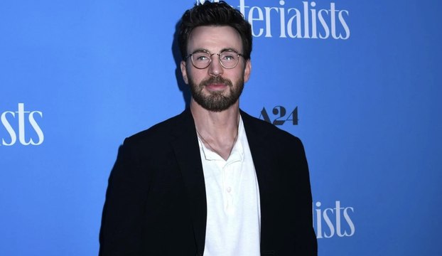 Chris Evans évoque sa demande en mariage romantique à Alba Baptista
