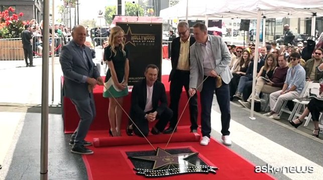 Christian Slater celebra con figlie e moglie la stella sulla Hollywood Walk of Fame