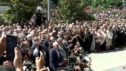 En zor veda! Özgür Özel konuşurken gözyaşlarını tutamadı