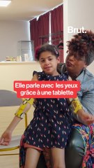 A 12 ans, elle parle avec les yeux grâce à une tablette.