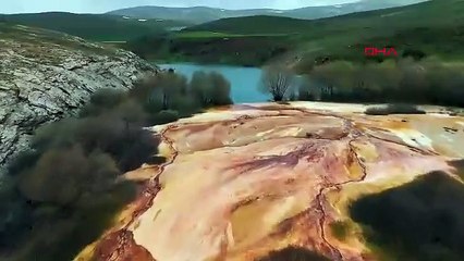 Türkiye'nin Doğu Anadolu bölgesindeki kızıl cenneti görenleri büyülüyor