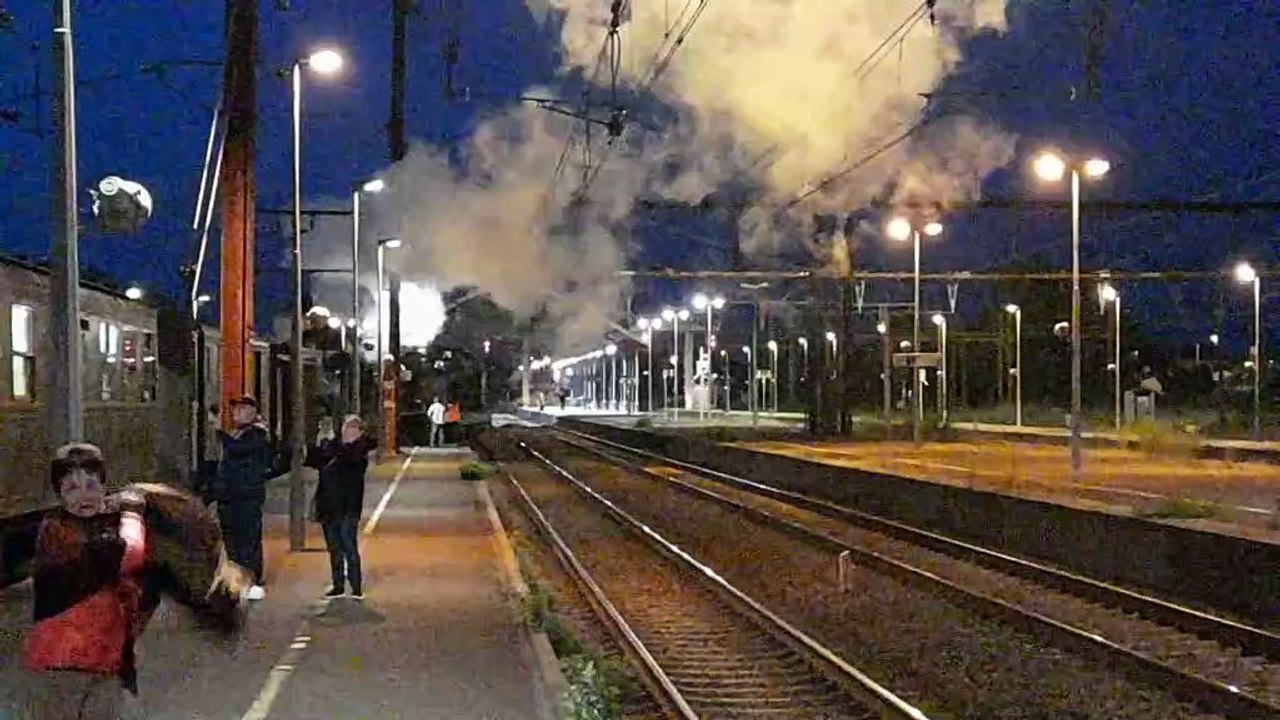 Départ de Coutras du train du Conservatoire Ferroviaire Territoires Limousin-Périgord le 2 juin 2024 à 22H32