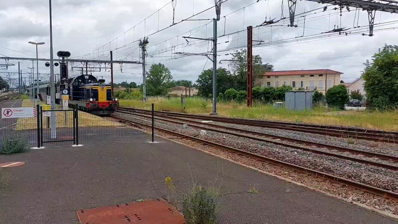 Arrivée du train historique du Conservatoire Ferroviaire Territoires Limousin-Périgord à Coutras le 6 juin 2025 à 11H41