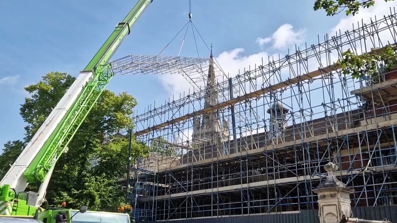 Kettering Library scaffolding put in place for roof repairs June 2025
