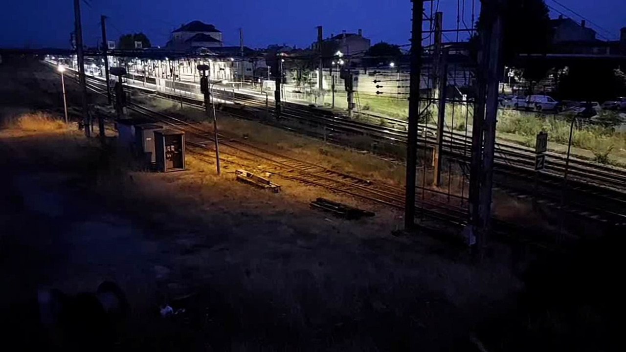 Passage du train du Conservatoire Ferroviaire Territoires Limousin-Périgord à Libourne le 8 juin 2025 à 22H24