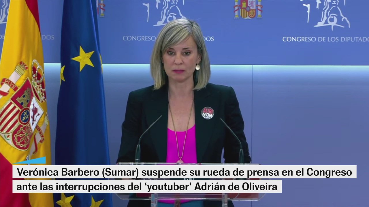 Un 'youtuber' obliga a parar una rueda de prensa de Sumar con sus interrupciones