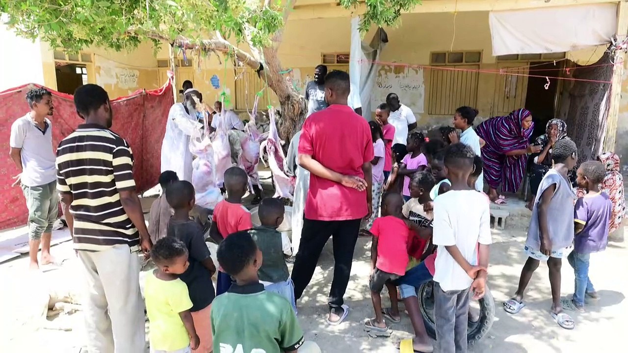 Displaced Sudanese receive meat portions for Eid celebrations