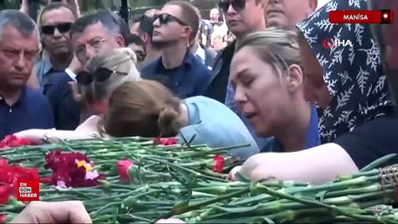 Özgür Özel Zeyrek ailesini yalnız bırakmadı: Nehir Zeyrek'in gözyaşlarını sildi