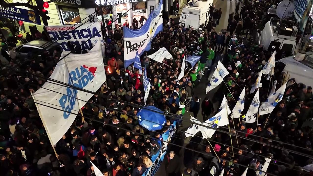 "¡Meteme presa!", dice expresidenta argentina Kirchner y llama a seguidores a organizarse