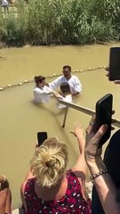 Una diputada libertaria se bautizó en el Río Jordán: "No soy más esclava, me levanté para vivir en la luz"