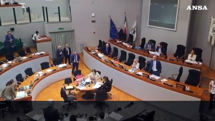 Bagarre ad Ancona in Consiglio regionale, la frase omofoba nel botta e risposta
