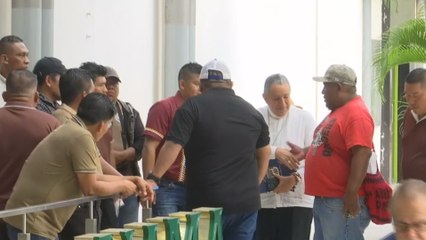 Moseñor Ulloa entrega carta de Mulino a dirigentes sindicales del sector bananero