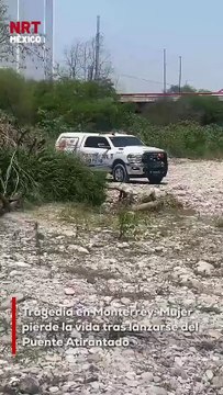 Autoridades confirmaron el fall3cimiento de una mujer de entre 30 y 35 años, quien fue hallada sin vida en las inmediaciones del Puente Atirantado en Monterrey. El caso está siendo investigado como un posible su1cidio.