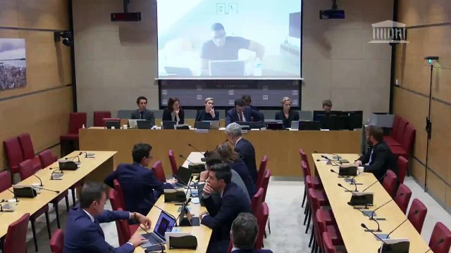 L’influenceur Alex Hitchens RACCROCHE AU NEZ de la commission d’enquête parlementaire de l’Assemblée nationale sur les effets de TikTok, après une citation qui lui a déplu.