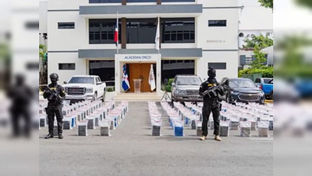 Autoridades ocupan 1,360 paquetes presumiblemente de cocaína