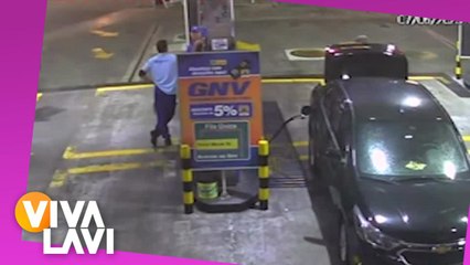 Carro explota mientras cargaban gasolina