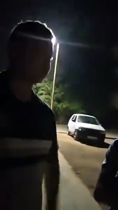 محاولة اختطاف طفل ..الحمد لله تمت استرجاع الطفل في الوقت المناسب و تم القبض على اثنين و مزال زوج في حالة الفرار .. ينحكمو بإذن الله .